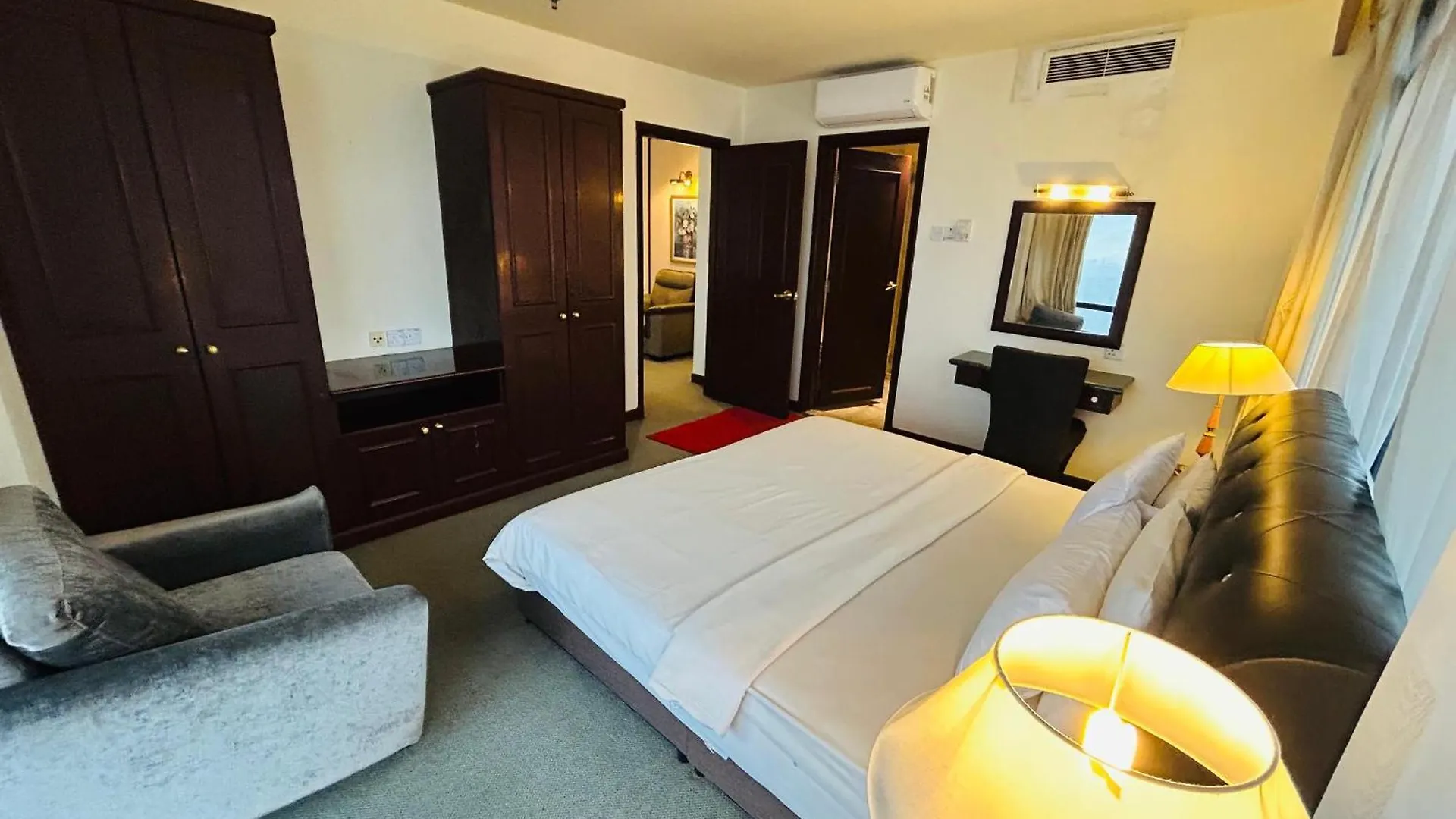 Two Bedroom Suites At Times Square Kl ile iletişim